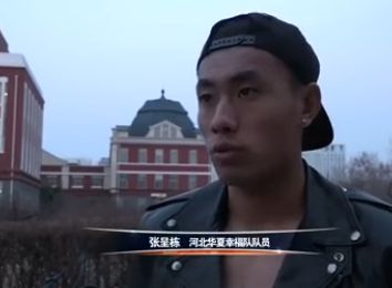 周迅助推青年摄影师 展现多面时尚魅 裘德·洛希望继续拍《神奇动物》：会一直等待 大片推荐 >> 动作 悬崖之上 8.2 暗藏汹涌谍战传奇 剧情 山河披锦绣 7.5 退耕还林脱贫致富 历史 大决战之淮海 9.0 抗战经典淮海战役 大决战之辽沈 改变历史史诗战略 剧情 免费 6.7 当代青年创业故事 爱情 漂亮的女邻居 7.5 三男子倾心一村姑 | | | | | | 电影频道节目中心官方网站 意见反馈 手机浏览精彩资讯 返回顶部 | (1/0) | (2/9) 组图： 重新播放 大图播放 猜你喜欢CCTV6 VIP影院 搜索 电影 星闻 独家 更多 专题 图片 视频 滚动 首页 新闻 大片 影库 CCTV6 VIP影院 客户端 电影网>新闻>明星资讯 《甜蜜家园3》定档7.Netflix在2020年推出的人气原创剧集，该剧改编自金坎比和黄英璨共同创作连载于Webtoon的同名漫画，讲述了孤独高中生车贤秀（宋江 饰）的家人在一次事故中去世，之后搬到了一个新公寓，他平静的生活很快就被新住所里开始发生的奇怪事件所扰乱，当人们变成怪物时，贤秀和其他居民开始为生存而奋斗。